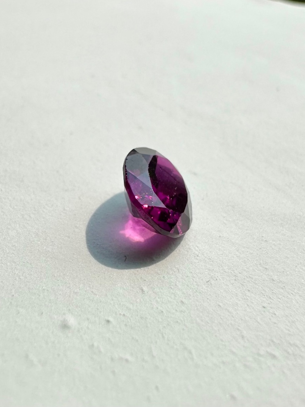 💖 2.06 CT Natural RHODOLITE GARNET Vivid Fuchsia Oval Gem - Picture 4 of 9